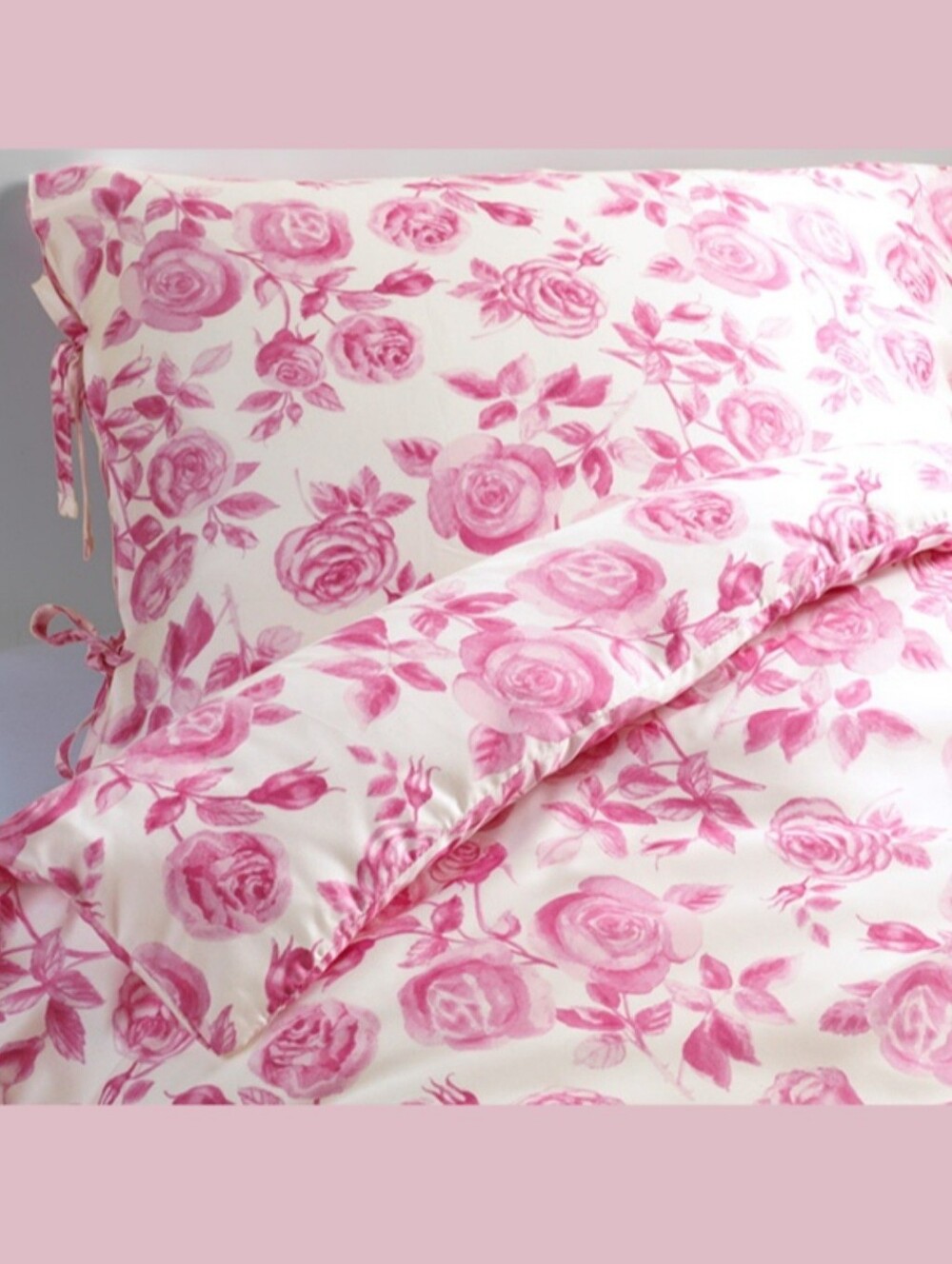 IKEA • Emelina Ros King Duvet Cover Set Pink